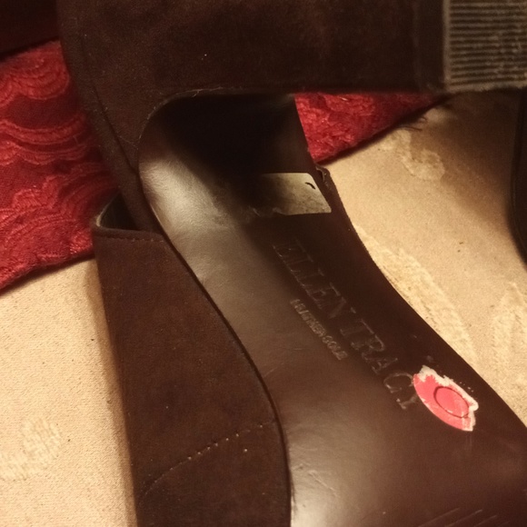 A pair of beautiful brown suede heels - Picture 3 of 8